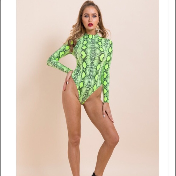 💚Neon Green Snakeskin Bodysuit - Picture 2 of 4